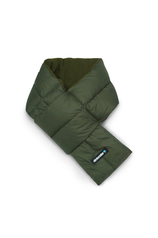 찬 바람에도 끄떡없는 덕다운 패딩 머플러는 캠핑룩, 여행룩에 찰떡인 방한 목도리입니다. 650 Fill Power 덕다운 충전재와 기모 안감으로 보온성을 극대화했으며, 발수 및 방수 기능으로 야외활동 시에도 쾌적함을 유지합니다. 블랙, 카키 두 가지 색상으로 출시되었으며, 넉넉한 두께감과 무지 디자인으로 캐주얼, 미니멀, 고프코어 스타일을 모두 소화합니다. 다용도 포켓 내장으로 실용성을 더했으며, RDS 인증과 GTTC 시험성적서로 품질을 보증합니다.
