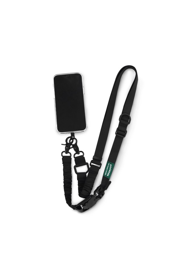 트래블러 슬링 스트랩 핸드폰 목걸이 크로스 줄은 일상 및 여행에 적합한 핸드폰 스트랩입니다. 블랙 색상의 나일론 소재로 제작되었으며, 캐주얼 및 미니멀 스타일을 연출합니다. 160~180cm 착용 가능하며, 사이즈 조절이 용이하여 편리하게 사용할 수 있습니다. 슬림한 디자인에 원터치 버클로 간편하게 핸즈프리 기능을 제공하며, 크로스 형태로 착용 가능합니다. 여행룩이나 산책룩에 매치하여 스타일리시함을 더해보세요.
