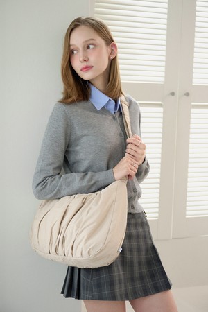 라지 크루아상 크로스백 아몬드