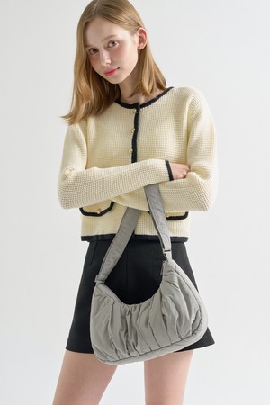 스몰 크루아상 크로스백 얼그레이