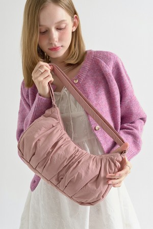 스몰 크루아상 크로스백 슈가핑크