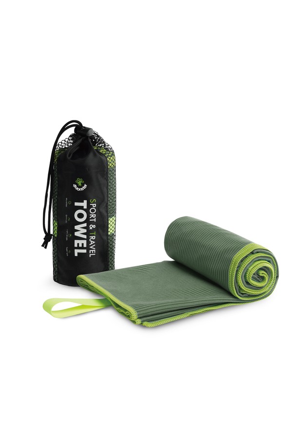 가볍고 빠르게 건조되는 밴딩 스윔 타월입니다. 뛰어난 흡습력과 속건 기능을 가진 초경량 극세사 소재로 제작되어 수영, 물놀이, 스포츠 활동 후 간편하게 사용하기 좋습니다. 얇고 부드러운 촉감으로 피부에 자극 없이 쾌적하며, 밴딩 디테일과 스트랩으로 사이즈 조절 및 휴대가 용이합니다. 오렌지, 블루, 그린, 그레이 4가지 컬러로 제공되며, 메쉬 파우치가 포함되어 있어 보관도 편리합니다. 여름철 여행, 캠핑, 아웃도어 활동 시에도 유용하게 활용할 수 있는 필수템입니다.
