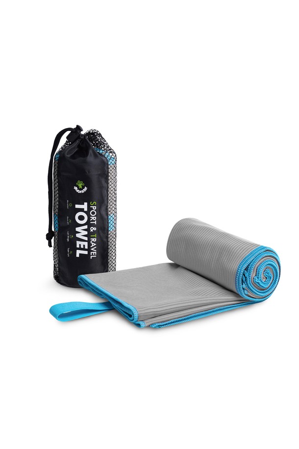 밴딩 스윔 타월은 초경량 극세사 소재로 제작되어 흡습, 속건 기능이 뛰어나 수영, 물놀이, 캠핑, 운동, 여행 등 다양한 활동에 적합합니다. 오렌지, 블루, 그린, 그레이 4가지 색상으로 제공되며, 부드러운 극세사 패턴이 특징입니다. 밴딩 디자인과 손목 스트랩으로 편리하게 사용할 수 있으며, 위생적인 메쉬 파우치가 함께 제공되어 콤팩트하게 보관할 수 있습니다. 모래 제거가 용이하여 야외 활동 시에도 쾌적하게 사용할 수 있는 스포츠 타올입니다.
