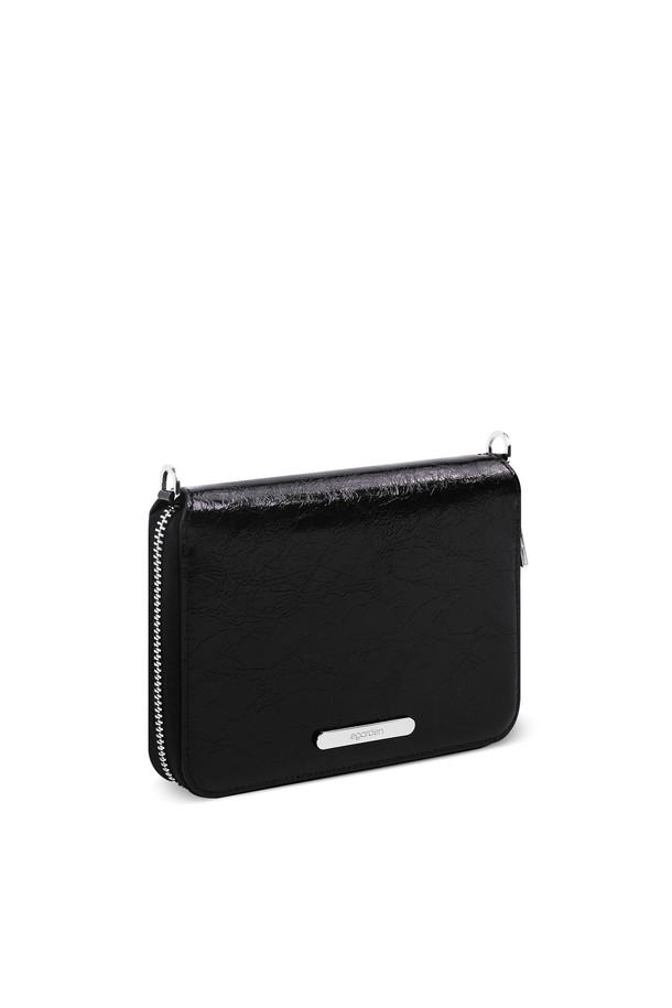 본보야지 시티 패스포트 RFID 차단 개인정보 보호 여권 여행 지갑은 여행룩을 위한 미니멀, 클래식, 시크 스타일의 여권 지갑입니다. 가죽과 나일론 소재를 사용하여 튼튼하며, 블랙 색상의 무지 디자인에 사각 형태로 제작되었습니다. 미디엄 사이즈로, 여권, 카드, 동전, 아이폰을 안전하게 수납할 수 있으며, 분리형 체인 스트랩으로 편리성을 더했습니다. SGS 인증 RFID 차단 소재로 개인정보를 안전하게 보호하며, 지퍼형 잠금 방식으로 소지품을 안전하게 보관할 수 있습니다. 더스트백이 포함되어 있어 보관이 용이합니다.
