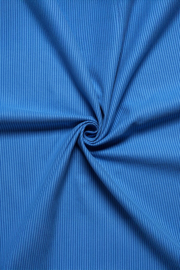 초경량 극세사 밴딩 스윔 타월은 수영, 하이킹, 캠핑, 일상생활에서 쾌적함을 선사합니다. 오렌지, 블루, 그린, 그레이 4가지 색상으로 출시되었으며, 폴리에스테르, 나일론, 극세사 소재를 사용하여 뛰어난 흡습, 속건, 통기성을 자랑합니다. 접이식 디자인과 컴팩트한 보관이 가능하며, 메쉬 파우치와 손목 스트랩이 포함되어 휴대성을 높였습니다. 밴딩 처리된 디자인과 손잡이 디테일로 실용성을 더한, 여름철 필수 스포츠 타월입니다.
