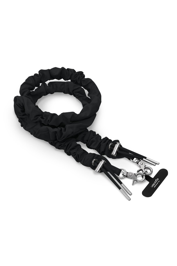 본보야지 슬링 스트랩 핸드폰 목걸이 크로스 줄은 일상생활에서 간편하게 사용할 수 있는 핸드폰 스트랩입니다. 나일론 소재로 제작되어 튼튼하며, 블랙, 베이지, 그레이 3가지 색상으로 출시되어 어떤 스타일에도 잘 어울립니다. 길이 조절이 가능하고, 양쪽 끝 고리와 태그 홀더 시스템을 갖춰 실용성을 더했습니다. 원터치 버클로 간편하게 탈부착이 가능하며, '동네 마실룩'이나 '산책룩'에 매치하여 '미니멀'하고 '캐주얼'한 스타일을 연출할 수 있습니다. 생산물배상책임보험에 가입되어 있어 안심하고 사용할 수 있습니다.
