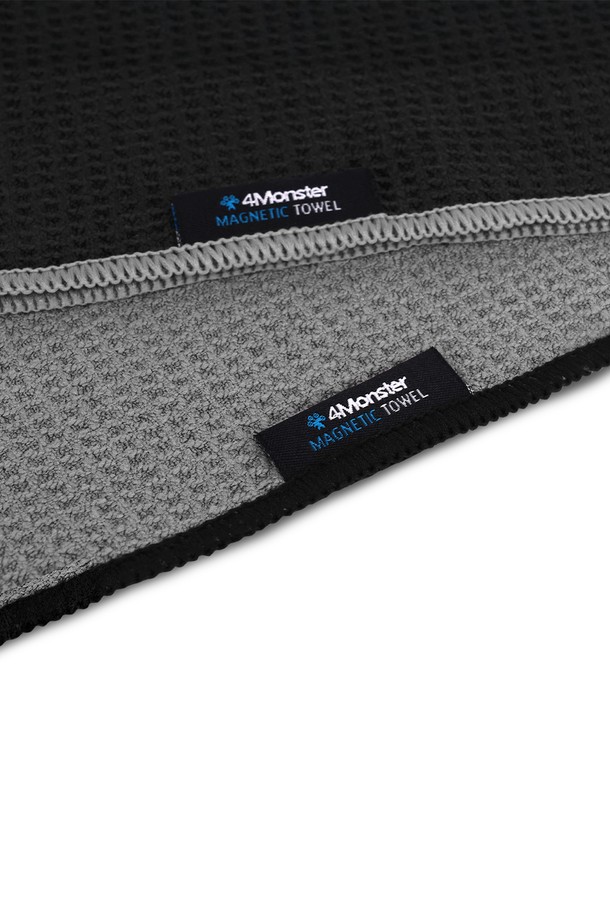 골프 수건 3종 세트입니다. 부드러운 촉감의 극세사 소재로 제작되어 흡습 및 속건 기능이 뛰어나며, 라운딩 시 쾌적함을 유지해줍니다. 와플 패턴 디자인에 블랙, 그레이 컬러로 제공됩니다. 골프 클럽과 골프공 클리닝에 용이하며, 벨크로, 마그네틱 클립, 카라비너가 있어 편리하게 사용 및 휴대할 수 있습니다. 3종 세트로 파우치가 포함되어 있어 휴대성이 좋습니다.
