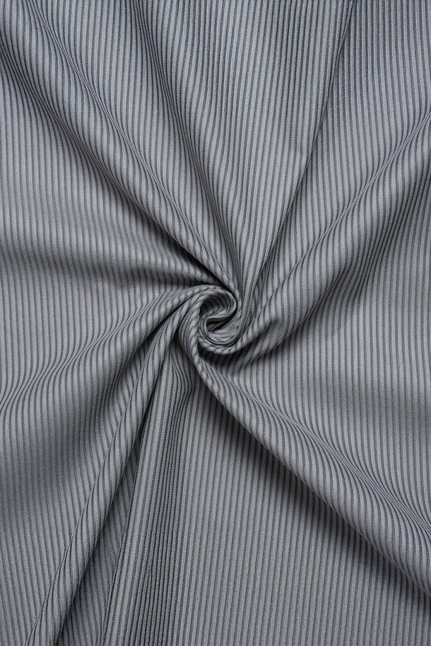 밴딩 스윔 타월은 초경량 극세사 소재로 제작되어 흡습, 속건 기능이 뛰어나 수영, 물놀이, 캠핑, 운동, 여행 등 다양한 활동에 적합합니다. 오렌지, 블루, 그린, 그레이 4가지 색상으로 제공되며, 부드러운 극세사 패턴이 특징입니다. 밴딩 디자인과 손목 스트랩으로 편리하게 사용할 수 있으며, 위생적인 메쉬 파우치가 함께 제공되어 콤팩트하게 보관할 수 있습니다. 모래 제거가 용이하여 야외 활동 시에도 쾌적하게 사용할 수 있는 스포츠 타올입니다.
