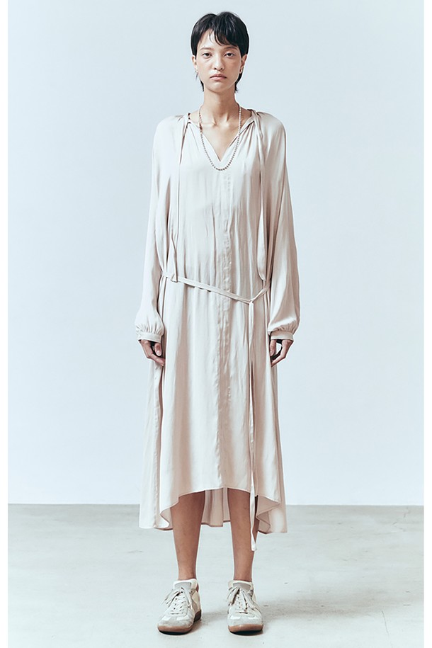 VIS Ā VIS  - 긴소매 원피스 - TIE-COLLAR GATHERED DRESS