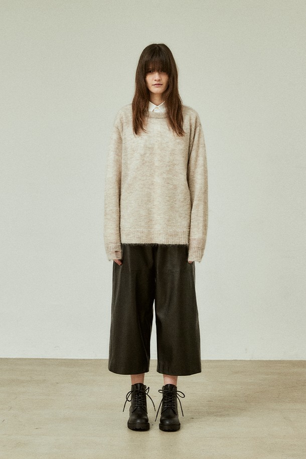 VIS Ā VIS  - 롱/미디팬츠 - [FW22] FAUX LEATHER WIDE PANTS