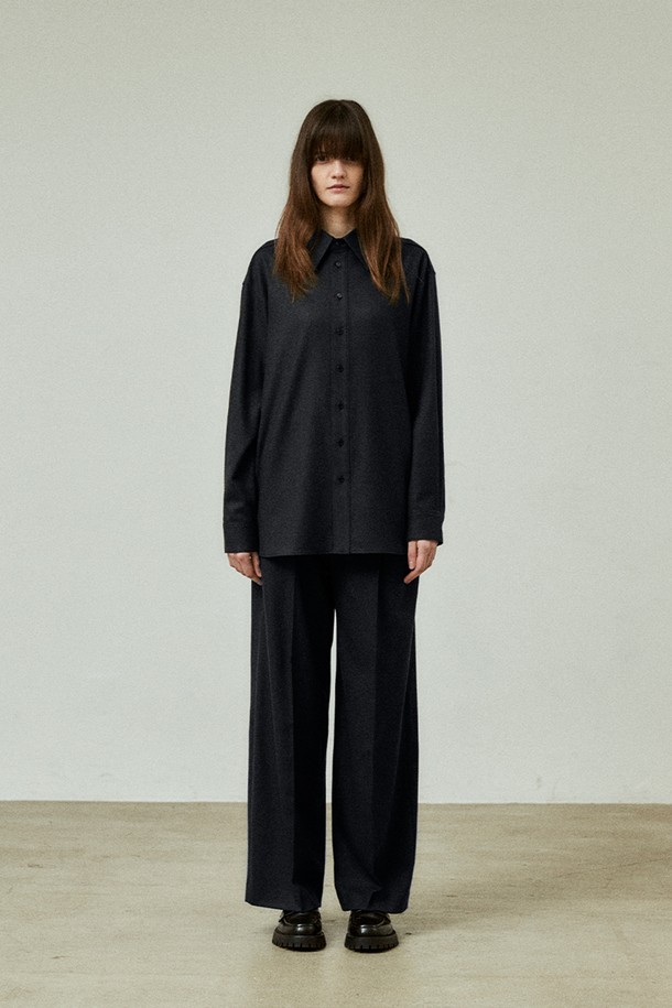 VIS Ā VIS  - 롱/미디팬츠 - TUCKED WOOL PANTS