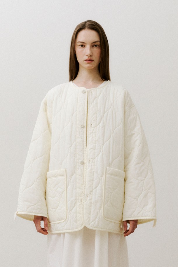 VIS Ā VIS  - 자켓 - QUILTED JACKET (IVORY)