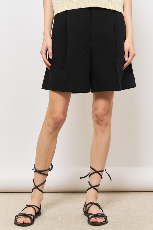 GENERAL IDEA - 쇼트팬츠 - [24SS] WOMAN 클래식 핀턱 버뮤다팬츠 [BLACK] / WBD2L12507