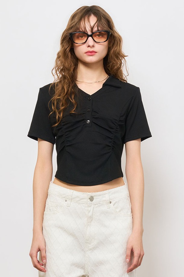 GENERAL IDEA - 반소매 티셔츠 - [24SS] WOMAN 셔링 브이넥 카라 반팔티 [BLACK] / WBD2L01530