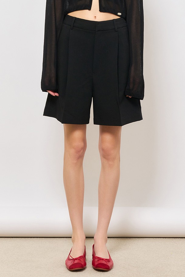 GENERAL IDEA - 쇼트팬츠 - [24SS] WOMAN 클래식 핀턱 버뮤다팬츠 [BLACK] / WBD2L12507