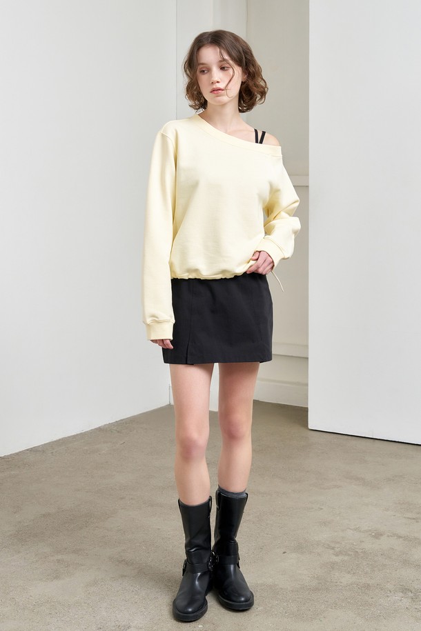 GENERAL IDEA - 스웻셔츠 - [25SS] WOMAN 원 숄더 스웨트 셔츠 [BUTTER] / WBE1L02507