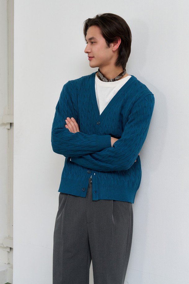 GENERAL IDEA - 가디건 - [25SS] MAN 에센셜 케이블 브이넥 가디건 [TEAL GREEN] / SBE1M04004