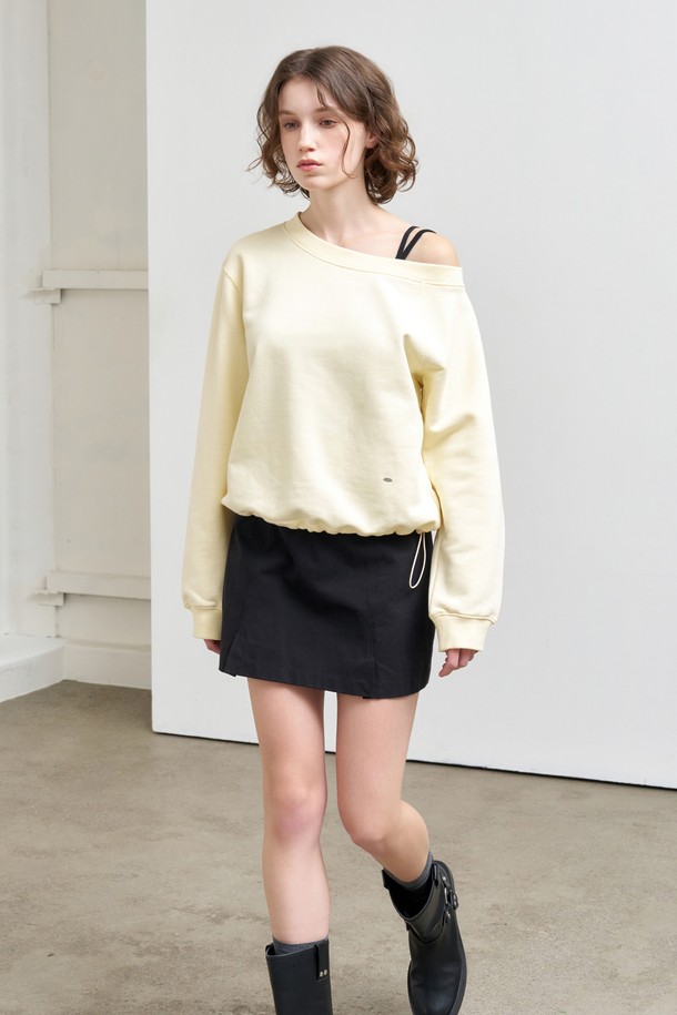 GENERAL IDEA - 스웻셔츠 - [25SS] WOMAN 원 숄더 스웨트 셔츠 [BUTTER] / WBE1L02507