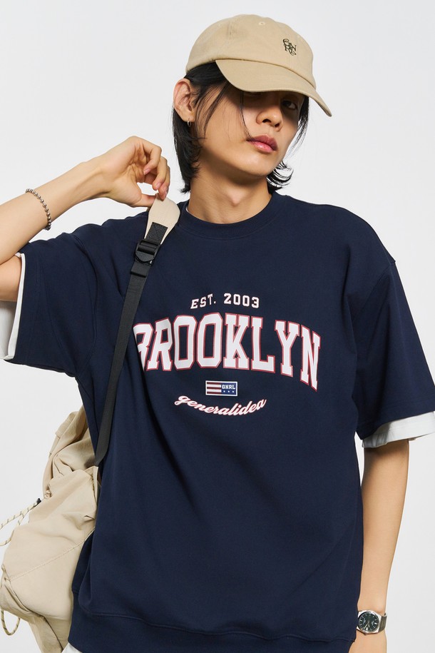 GENERAL IDEA - 반팔티셔츠 - [24SS] UNISEX 브루클린 미니 쭈리 반팔 티셔츠 [NAVY] / SBD2U51042