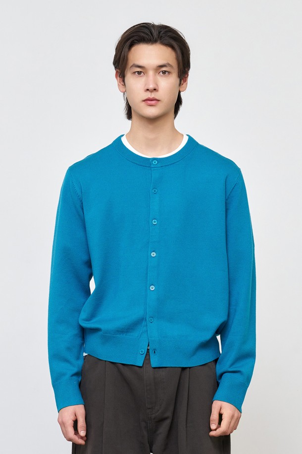 GENERAL IDEA - 가디건 - [25SS] MAN 에센셜 크루넥 가디건 [OCEAN BLUE]/SBE1M04003