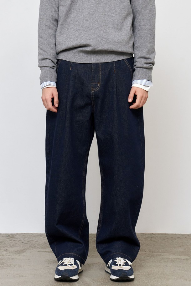 GENERAL IDEA - 캐주얼팬츠 - [25SS] MEN 논페이드 커브드 데님 팬츠 [NAVY] / SBE1U11005