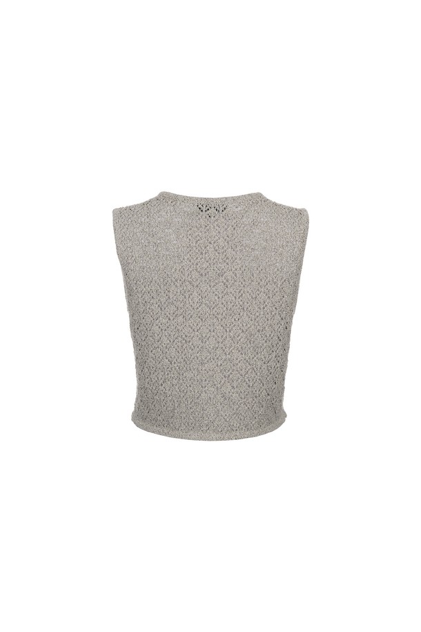 [24SS] 우먼 펀칭 니트 오픈 베스트 [라이트 그레이] / WBD2L06529는 봄, 여름, 가을에 활용하기 좋은 여성용 베스트입니다. 라이트 그레이 컬러의 스탠다드 핏 크롭 기장으로, 펀칭 디테일이 돋보이는 디자인입니다. 브이넥 민소매 스타일로, 데이트룩, 카페룩, 쇼핑룩 등 다양한 TPO에 매치하기 좋습니다. 아크릴과 폴리에스터 혼방 소재로 제작되어 신축성이 있으며, 비침이 있어 레이어드하여 스타일리시하게 연출할 수 있습니다. 미니멀, 캐주얼, 클래식 스타일을 즐겨 입는 여성에게 추천합니다.
