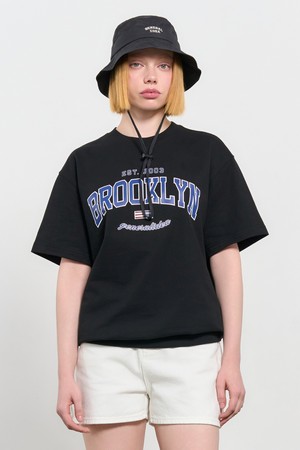 [24SS] UNISEX 브루클린 미니 쭈리 반팔 티셔츠 [BLACK] / SBD2U51042