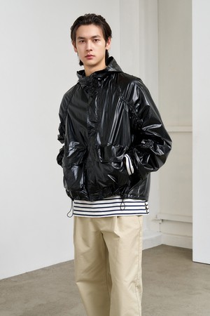 [25SS] UNISEX 글로시 패커블 윈드 브레이커 [BLACK]/SBE1U07001