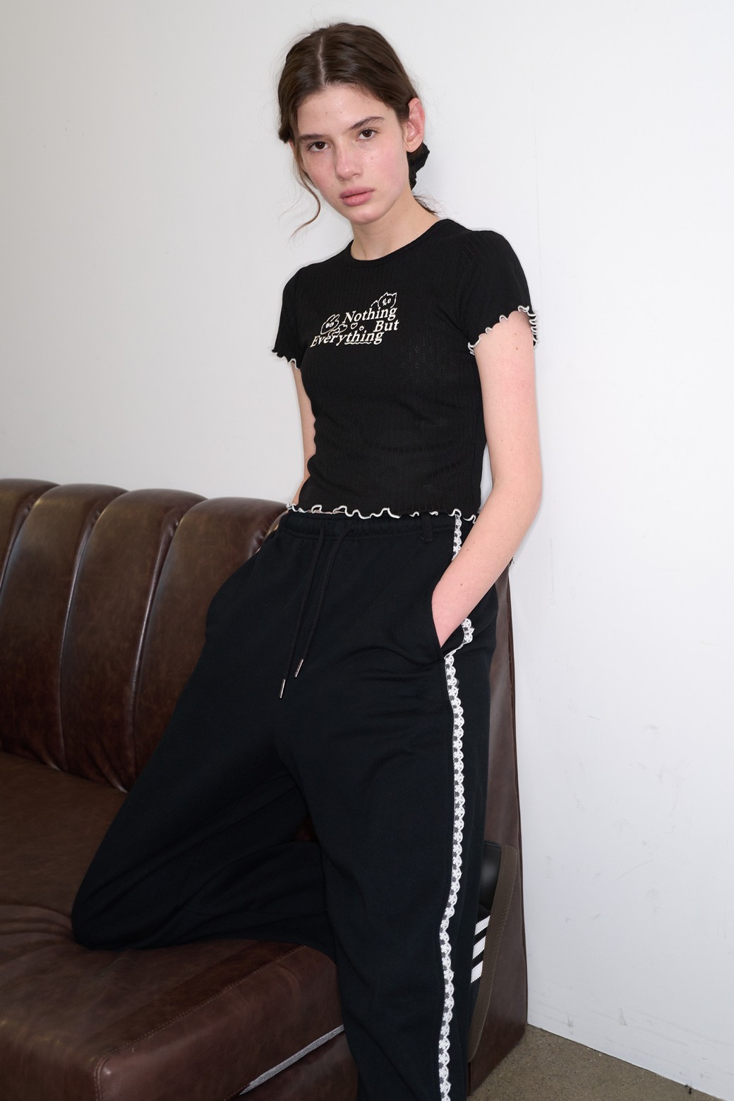 GENERAL IDEA - 롱/미디팬츠 - [25SS] WOMAN 레이스 트리밍 스웨트 팬츠 [BLACK] / WBE2L11505