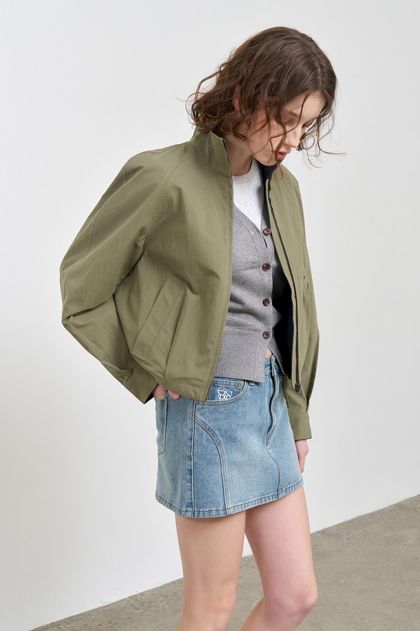 GENERAL IDEA - 자켓 - [25SS] WOMAN 라운드 슬리브 봄버 숏 자켓 [KHAKI] / WBE1L07505