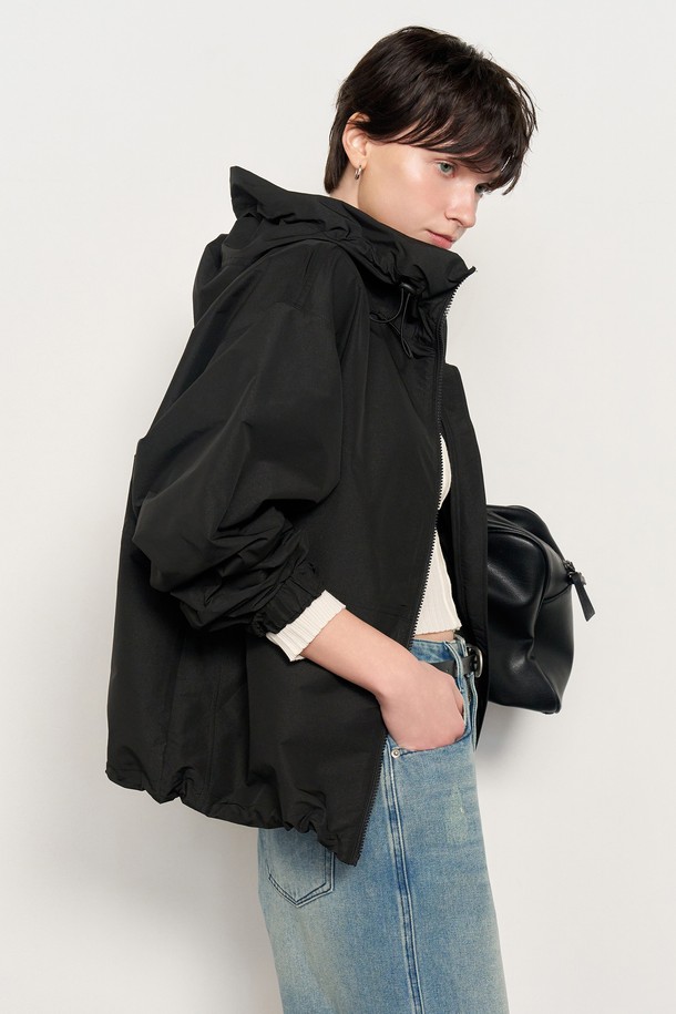 GENERAL IDEA - 바람막이/아노락 - [25SS] WOMAN 패커블 윈드브레이커 [BLACK] / WBE1L55531