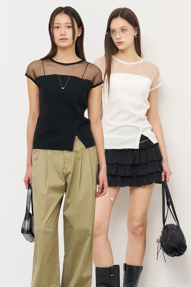 WOMAN 시스루 슬릿 니트 풀오버 [2COL]는 페미닌하고 모던한 스타일을 연출하는 여성 의류입니다. 얇은 두께감의 레이온, 폴리에스테르, 린넨 혼방 소재로 제작되어 부드러운 촉감을 선사하며, 시스루 디자인과 슬릿 디테일이 특징입니다. 민소매 디자인과 라운드넥으로 시원함을 더하고, 슬림핏으로 여성스러운 실루엣을 강조합니다. 데이트룩, 카페룩, 여행룩 등 다양한 TPO에 활용 가능하며, 미니멀, 로맨틱, 클래식 스타일을 즐기는 분들께 추천합니다. 블랙과 화이트 두 가지 색상으로 만나보세요.
