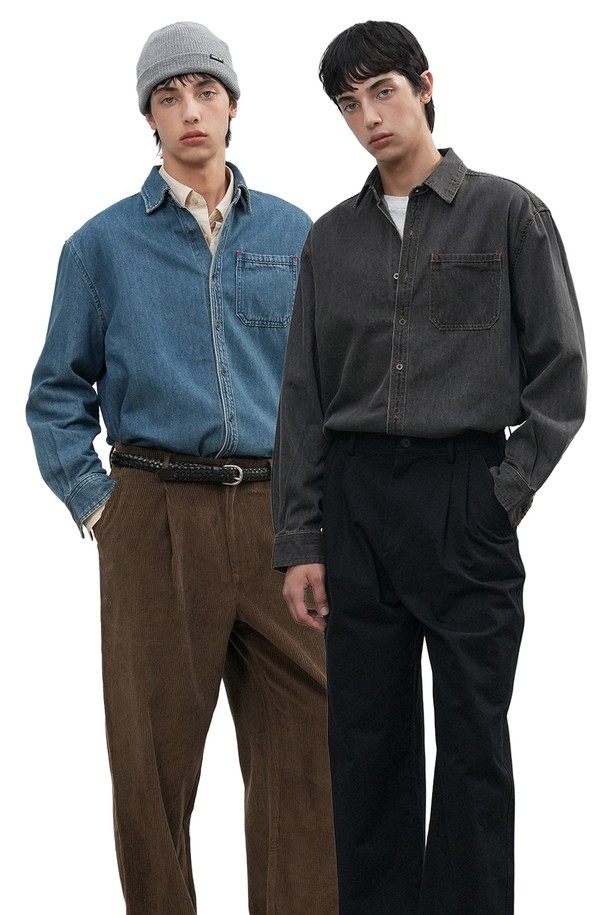 **[25FW] MAN 포켓 워시드 데님 셔츠 [2COL]**는 남성용 데님 셔츠로, 가을과 겨울에 착용하기 좋은 두꺼운 두께감의 긴소매 제품입니다. 워싱 가공된 데님 소재에 포켓 디테일이 더해져 캐주얼하고 베이직한 스타일을 연출합니다. 레귤러핏으로 제작되어 편안한 착용감을 제공하며, 블랙과 블루 두 가지 컬러로 출시되었습니다. 출근룩과 데이트룩은 물론, 캐주얼, 클래식, 미니멀 스타일 모두 소화 가능한 활용도 높은 아이템입니다. 차이나칼라 디자인으로 깔끔한 인상을 주며 뻣뻣한 촉감이 특징입니다.
