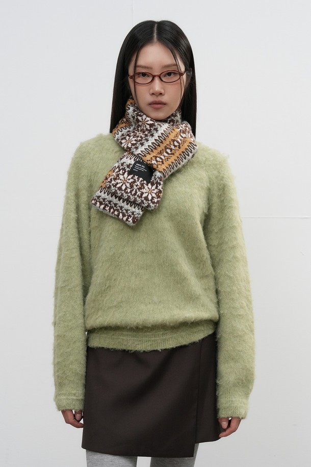 **[25FW] UNISEX 헤어리 니트 풀오버 [4COL] / SBE4U05010**

부드러운 헤어리 텍스처가 돋보이는 유니섹스 니트 풀오버입니다. 라운드넥 디자인에 오버핏으로 제작되어 편안한 착용감을 선사합니다. 가을, 겨울 시즌에 어울리는 두꺼운 두께감으로 따뜻하게 입을 수 있습니다. 울 소재로 제작되어 보온성을 높였으며, 캐주얼 스타일의 레오파드 패턴이 특징입니다. 그린, 브라운 등 4가지 컬러로 출시되어 취향에 맞게 선택 가능합니다.
