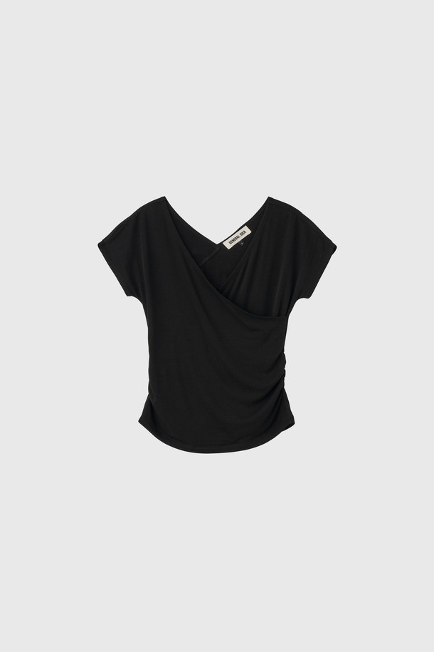 GENERAL IDEA - 반소매 티셔츠 - [25SS] WOMAN 아세테이트 브이넥 셔링 반팔티 [BLACK] / WBE2L01532