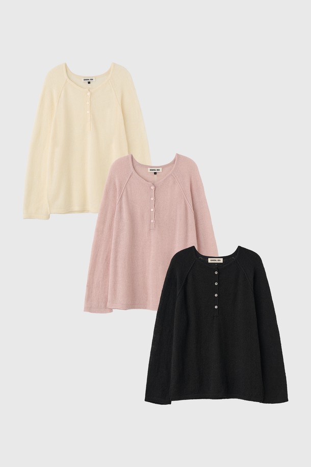 **[25FW] WOMAN 울 시스루 헨리넥 풀오버 [3COL]**

부드러운 촉감의 여성 울 시스루 헨리넥 풀오버입니다. 헤어리 울 블렌드 원사를 사용하여 포근함을 더했으며, 얇은 두께감과 반투명한 시스루 디자인으로 은은한 멋을 냅니다. 뒷목 쉘 버튼 디테일이 돋보이며, 신축성이 있어 편안한 착용감을 선사합니다. 봄, 가을, 겨울, 데이트룩, 카페룩, 겨울 데일리룩에 클래식, 미니멀, 캐주얼 스타일로 연출하기 좋습니다. 크림, 핑크, 블랙 세 가지 색상으로 만나보세요.
