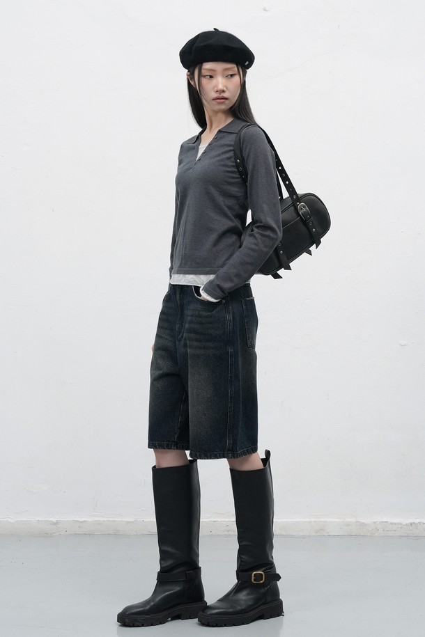 **[25FW] WOMAN 와이드 버뮤다 데님 팬츠 [3COL]**는 편안하고 시원한 여름 스타일을 위한 여성용 5부 데님 버뮤다 팬츠입니다. 캐주얼하고 미니멀한 스타일로, 일상생활과 가벼운 외출에 모두 잘 어울립니다. 워싱 디테일이 더해져 자연스러운 분위기를 자아내며, 와이드핏으로 편안한 착용감을 선사합니다. 블랙 컬러의 무지 디자인으로 어떤 상의와도 손쉽게 매치할 수 있으며, 동네 마실룩이나 쇼핑룩으로 활용하기 좋습니다. 데님 소재 특유의 내구성과 활동성이 돋보이는 아이템입니다.
