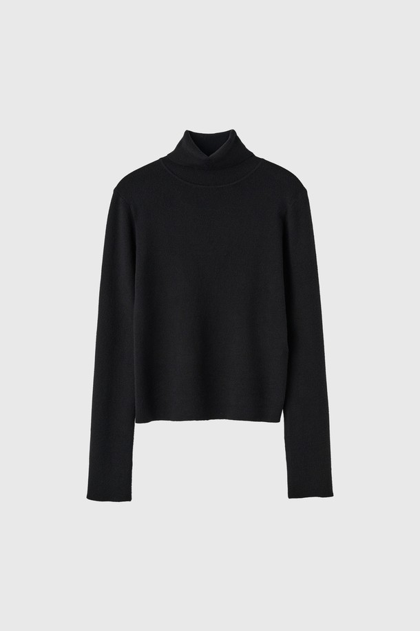 세련된 스타일을 완성해 줄 [25FW] WOMAN 데일리 리브드 터틀넥 풀오버입니다. 부드러운 레이온 혼방 소재로 제작되어 편안한 착용감과 고급스러운 외관을 동시에 선사합니다. 목을 감싸는 터틀넥 디자인으로 따뜻함을 더하며, 슬림핏으로 여성스러운 실루엣을 연출합니다. 화이트, 핑크, 블루, 블랙 4가지 다채로운 컬러로 출시되어 어떤 스타일에도 손쉽게 매치할 수 있습니다. 가을, 겨울 시즌 데일리룩, 오피스룩, 모임룩까지 폭넓게 활용해보세요.
