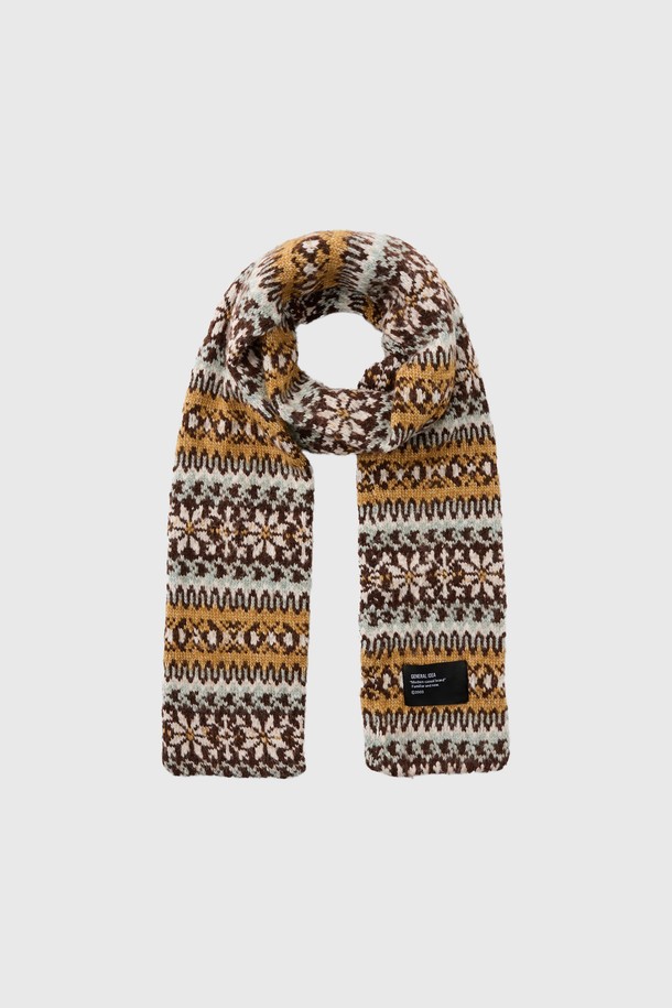 [25FW] UNISEX 페어아일 머플러 [3COL]는 부드러운 울 소재로 제작되어 가을, 겨울철 따뜻함을 선사하는 유니섹스 머플러입니다. 페어아일 패턴과 브라운, 화이트 컬러 구성으로 캐주얼, 클래식, 미니멀 스타일 모두 소화 가능하며, 출근룩에도 잘 어울립니다. 두꺼운 두께감과 니트 소재로 제작되어 뛰어난 보온성을 제공하며, 부드러운 촉감으로 편안하게 착용할 수 있습니다. 겨울철 방한용 머플러로, 스타일리시함과 따뜻함을 동시에 잡으세요.
