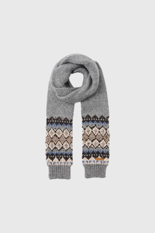 [25FW] UNISEX 노르딕 머플러 [3COL] / SBE4U96013는 캐주얼 스타일의 유니섹스 머플러입니다. 울 소재로 제작되어 부드러운 촉감과 뛰어난 보온성을 제공하며, 가을과 겨울철에 착용하기 좋습니다. 노르딕 패턴이 돋보이며, 그레이, 베이지, 블루, 브라운 4가지 색상으로 출시되었습니다. 두꺼운 두께감으로 따뜻함을 더하며, 머플러와 비니가 세트로 구성되어 실용성을 높였습니다.
