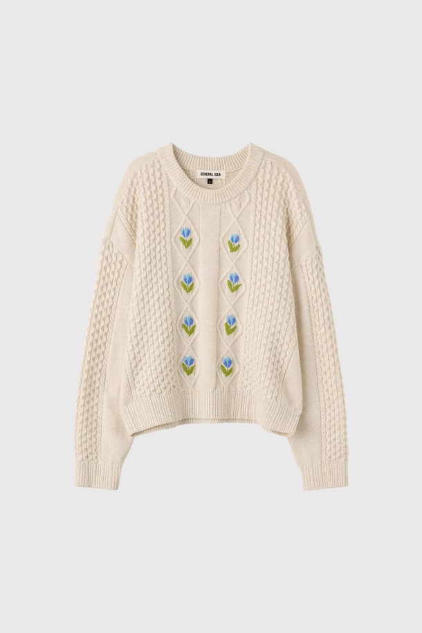 [25FW] WOMAN 플라워 케이블 니트 풀오버는 여성용 상의 니트/스웨터입니다. 아이보리 컬러의 울 소재로 제작되었으며, 가을과 겨울에 착용하기 좋습니다. 캐주얼 스타일의 레귤러 핏으로, 라운드 넥과 긴 소매 디자인이 특징입니다. 두꺼운 두께감과 부드러운 촉감, 플라워 자수 디테일, 플라워 및 케이블 패턴이 돋보이는 풀오버입니다.
