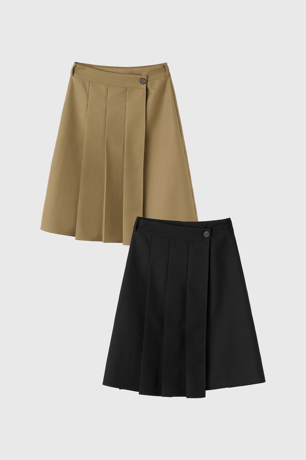 [25FW] WOMAN 플리츠 랩 스커트 [2COL]는 여성스러운 실루엣을 연출하는 플리츠 랩 스커트입니다. 미니멀하고 클래식한 디자인으로, 가을과 겨울에 따뜻하게 착용할 수 있습니다. 블랙과 베이지 두 가지 컬러로 출시되어, 다양한 오피스룩, 출근룩, 모임룩에 활용하기 좋습니다. 랩 스타일의 플리츠 디테일이 세련된 시크 스타일을 완성하며, 25FW 시즌을 대표하는 아이템입니다.
