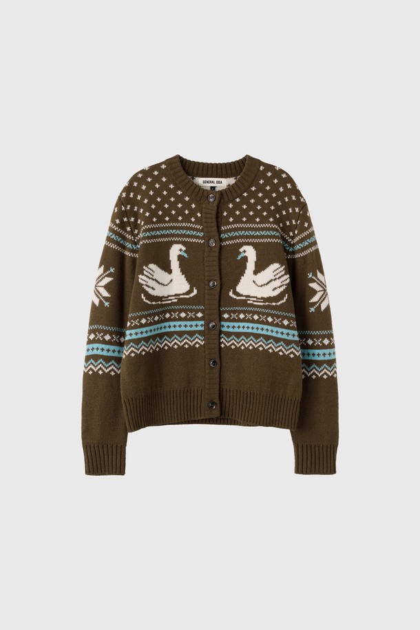 [25FW] WOMAN 스완 노르딕 니트 가디건은 부드러운 울 소재로 제작되어 가을, 겨울 시즌에 따뜻하게 착용할 수 있는 여성용 니트 가디건입니다. 크롭 기장의 레귤러핏으로, 캐주얼한 무드를 연출하며 데이트룩과 모임룩에 적합합니다. 라운드넥 디자인에 긴 소매, 두꺼운 두께감으로 포근함을 더하고, 스케이트 패턴의 노르딕 패턴이 돋보입니다. 버튼 여밈 방식으로 편안하게 착용할 수 있으며, 캐주얼, 클래식, 미니멀 스타일 모두 소화 가능한 활용도 높은 아이템입니다.
