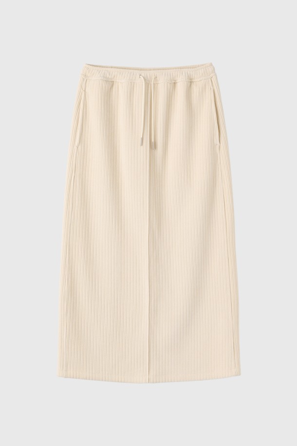 [25FW] WOMAN 리브드 벨로아 밴딩 롱스커트 [2COL]는 부드러운 벨로아 소재로 제작되어 포근한 착용감을 선사하는 여성 롱스커트입니다. 허리 밴딩 처리와 루즈핏 디자인으로 편안한 활동성을 보장하며, A라인 실루엣이 우아한 분위기를 더합니다. 아이보리 색상으로 출시되어 가을, 겨울 시즌 데이트룩, 모임룩 등 다양한 TPO에 활용하기 좋습니다. 베이직하면서도 클래식, 미니멀, 로맨틱 스타일을 모두 소화할 수 있는 매력적인 아이템입니다.
