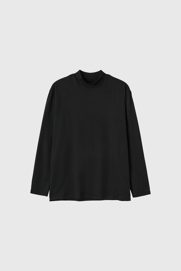 [25FW] MAN 히트젯 하프넥 티셔츠는 남성용 티셔츠로, 가을과 겨울에 따뜻하게 착용할 수 있습니다. 히트젯 기능성 원단을 사용하여 발열 및 보온 기능을 제공하며, 두꺼운 두께감으로 추운 날씨에도 든든합니다. 하프넥 디자인과 레귤러핏으로 미니멀, 클래식, 캐주얼 스타일을 연출하기 좋고, 출근룩으로도 활용 가능합니다. 블랙 컬러의 무지 디자인으로 다양한 하의와 쉽게 매치할 수 있으며, 부드러운 촉감이 특징입니다.
