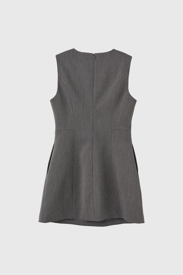 [25SS] WOMAN 미니멀 미니 원피스 [CHARCOAL]는 여성용 미니멀 디자인 원피스입니다. 차콜 컬러의 무지 원피스로, A라인 치마핏과 리본넥 디테일이 특징입니다. 봄, 여름 시즌에 어울리는 긴 소매 디자인으로, 데이트룩, 카페룩, 모임룩 등 다양한 TPO에 활용하기 좋습니다. 스타일은 미니멀, 클래식, 시크이며 모델은 S 사이즈를 착용했습니다.
