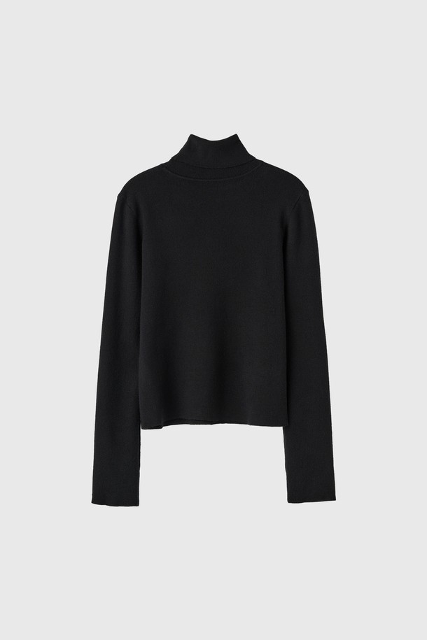 세련된 스타일을 완성해 줄 [25FW] WOMAN 데일리 리브드 터틀넥 풀오버입니다. 부드러운 레이온 혼방 소재로 제작되어 편안한 착용감과 고급스러운 외관을 동시에 선사합니다. 목을 감싸는 터틀넥 디자인으로 따뜻함을 더하며, 슬림핏으로 여성스러운 실루엣을 연출합니다. 화이트, 핑크, 블루, 블랙 4가지 다채로운 컬러로 출시되어 어떤 스타일에도 손쉽게 매치할 수 있습니다. 가을, 겨울 시즌 데일리룩, 오피스룩, 모임룩까지 폭넓게 활용해보세요.
