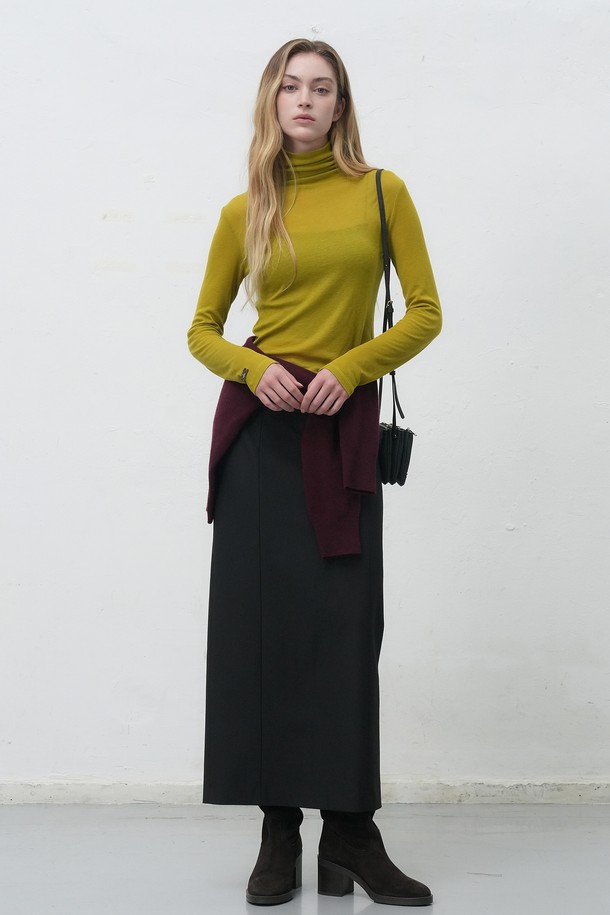 [25FW] WOMAN 아코디언 크로스 백 [3COL] / WBE4L92524는 여성용 크로스백입니다. 미니멀한 스타일과 클래식한 무드를 선호하는 분들께 적합하며, 블랙, 핑크, 블루 3가지 색상으로 제공됩니다. 아코디언 디자인이 특징이며, 무지 패턴의 사각 가방 형태로 제작되었습니다. 일상생활에서 활용하기 좋은 실용적인 아이템입니다.