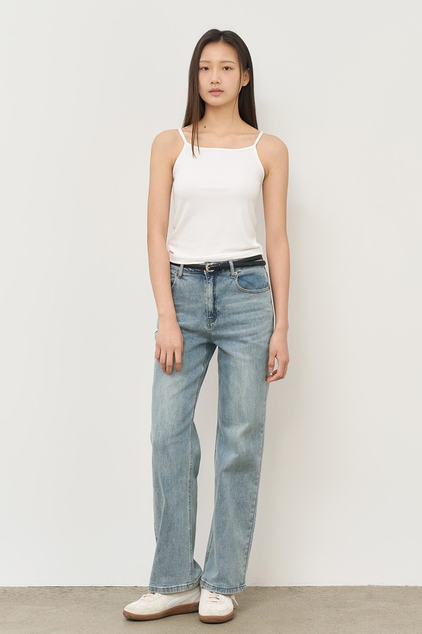GENERAL IDEA - 민소매티셔츠 - [25SS] WOMAN 네로우 스트랩 슬리브리스 [WHITE] / WBE2L01521