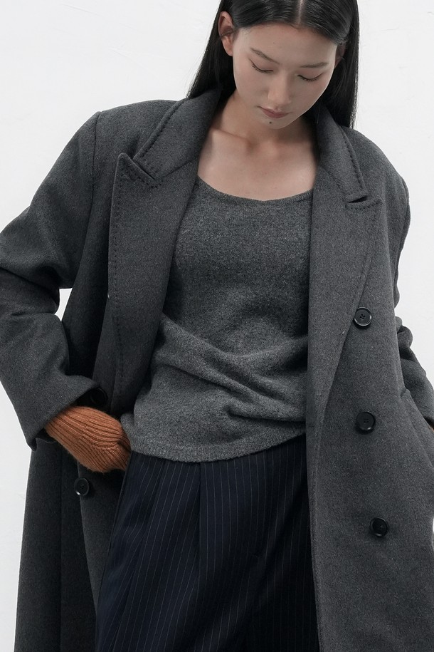 따뜻함과 우아함을 동시에 선사하는 [25FW] 우먼 핑거홀 레이스 니트 글로브 [5COL]입니다. 부드러운 니트 소재로 제작되어 뛰어난 촉감을 자랑하며, 손가락 홀 디테일이 실용성을 더합니다. 가을과 겨울, 쌀쌀한 날씨에도 보온성을 유지해주며, 레이스 패턴이 여성스러운 분위기를 연출합니다. 데이트룩, 모임룩 등 특별한 날, 클래식, 로맨틱, 걸리시 스타일을 완성해보세요. 브라운 컬러는 어떤 의상에도 자연스럽게 매치되어 세련된 룩을 연출합니다.
